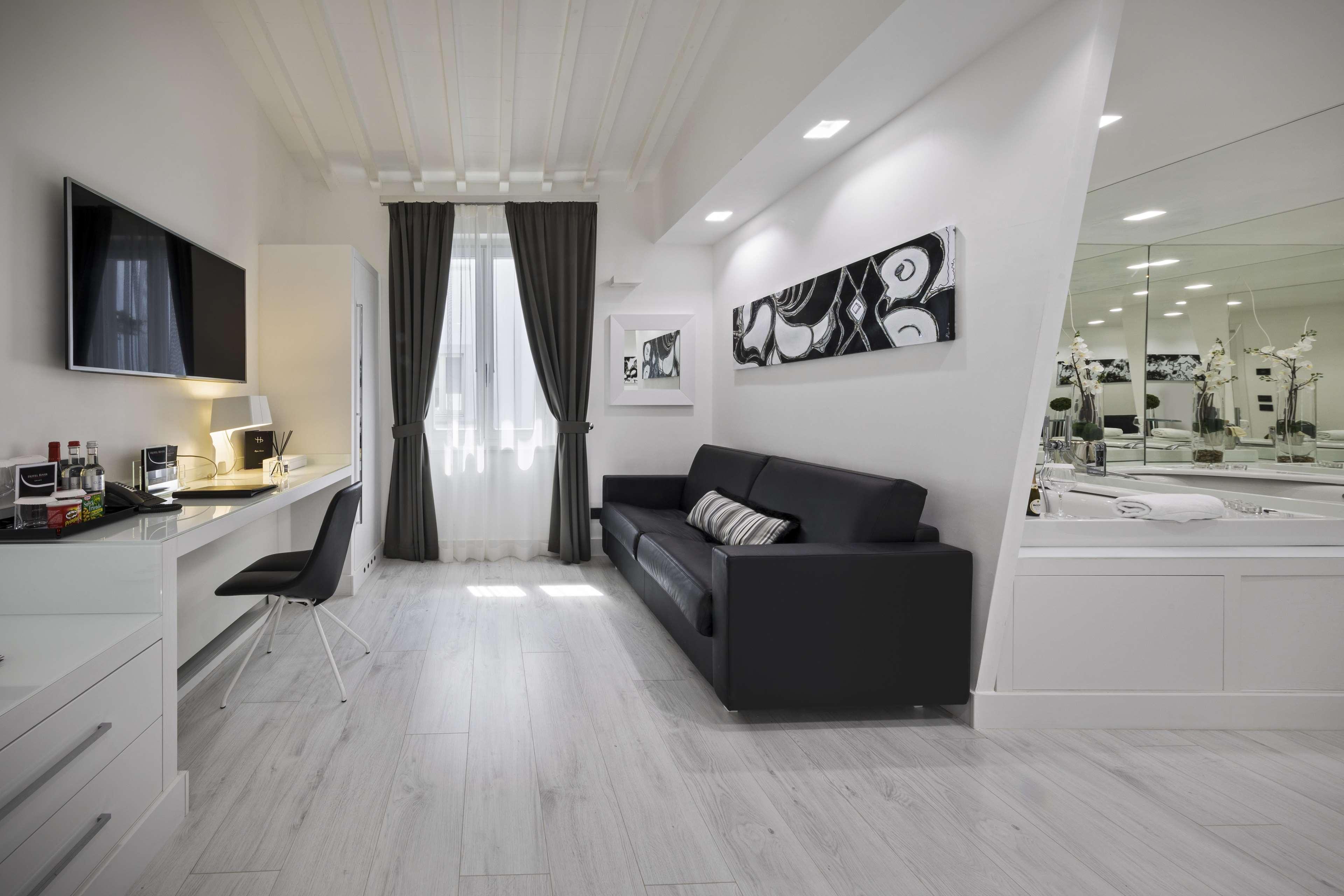 Lhp Hotel River & Spa Firenze Esterno foto A typical studio apartment