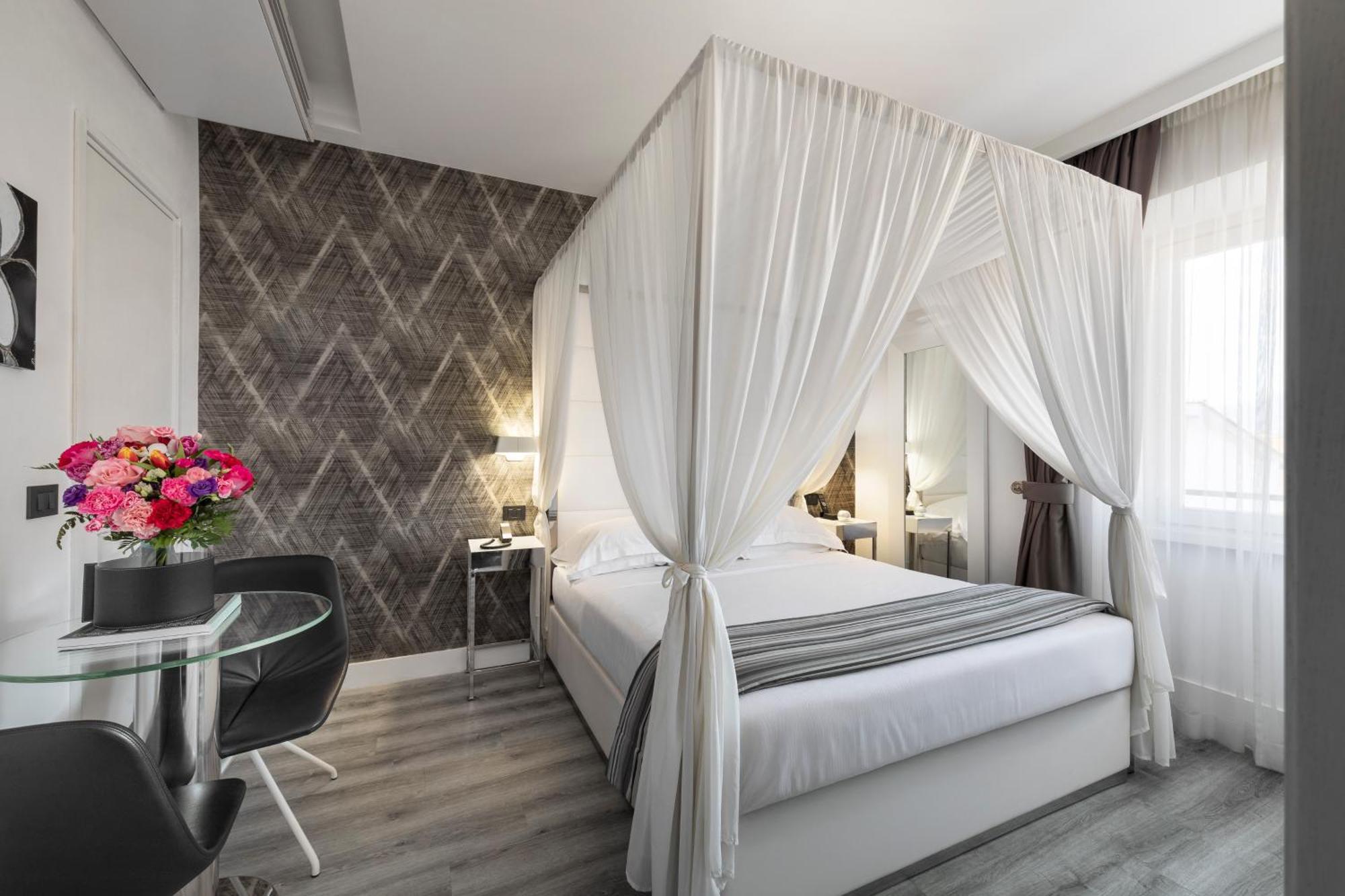 Lhp Hotel River & Spa Firenze Esterno foto A room at the hotel